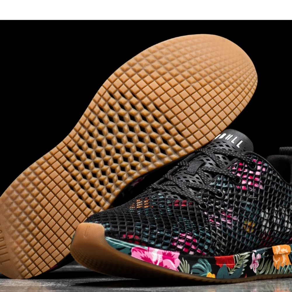 Beautiful LIKE NEW NOBULL MIDNIGHT TROPICAL MESH RUNNER (Women’s) Size 8.5